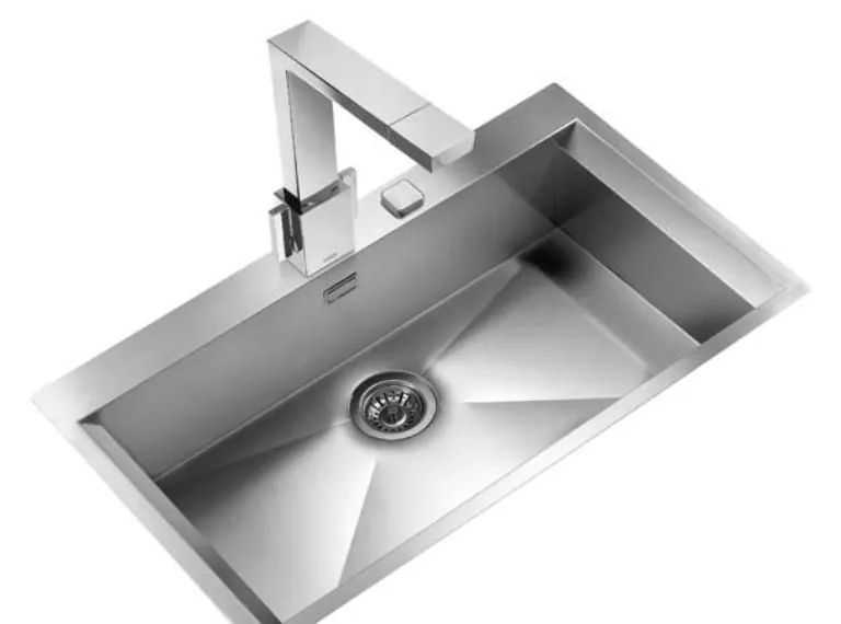 Lavelli e piani in acciaio inox Lavelli e piani in acciaio inox